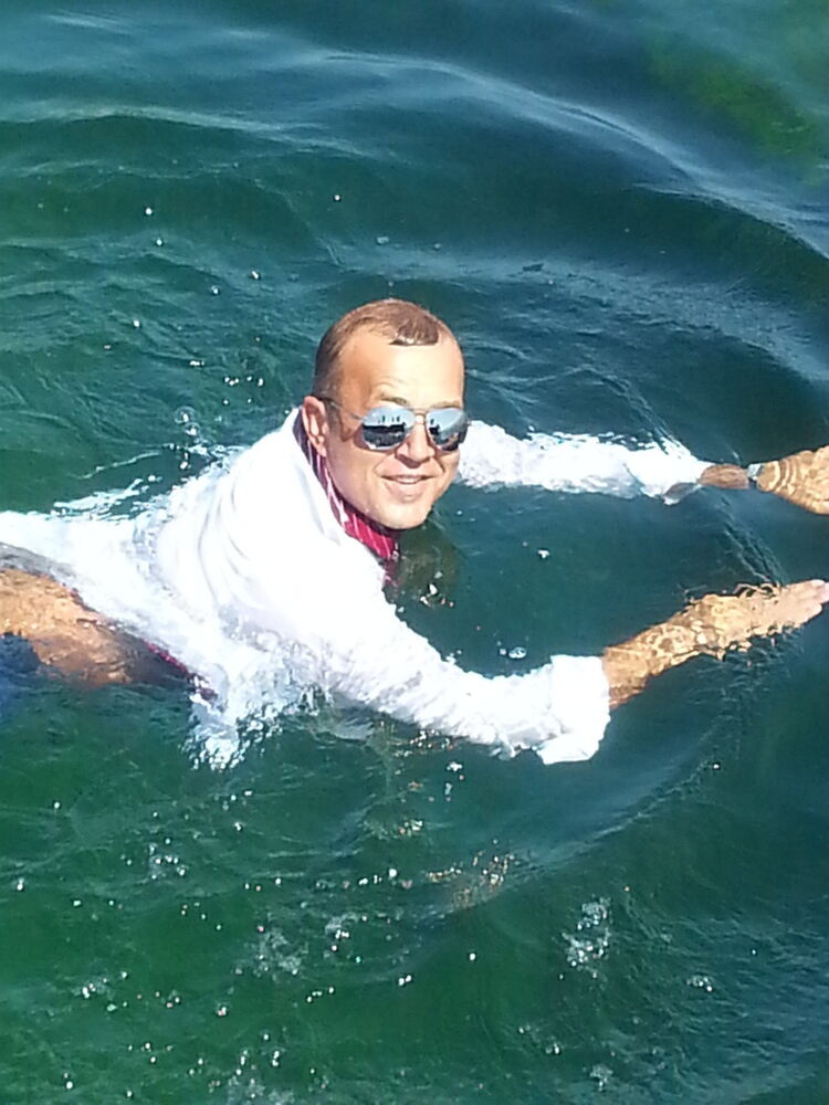  7932156  Vitalik, 54 ,    