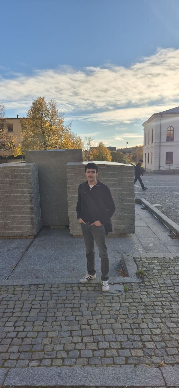  54730666  Yousef, 18 ,    