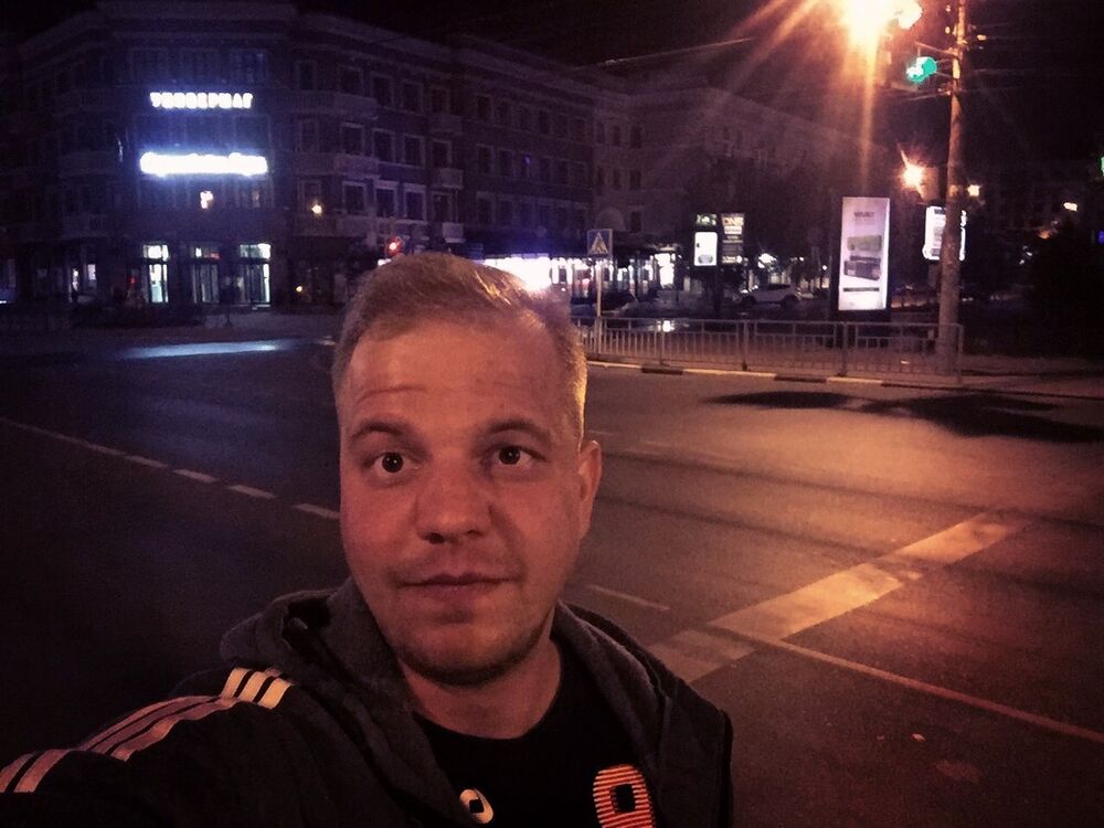  18038806  Vladislav, 30 ,     