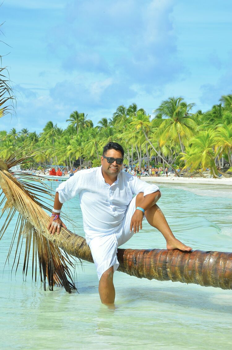  52462096  KARLO, 43 ,    