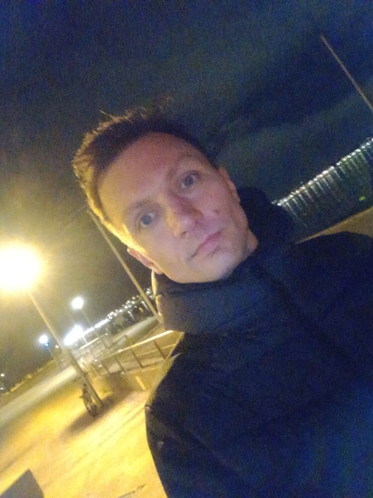  42325316  Pavel, 39 ,    
