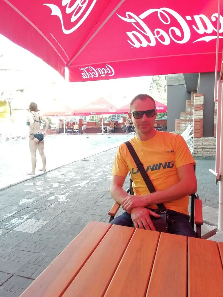  20335806  Nikolai, 35 ,    