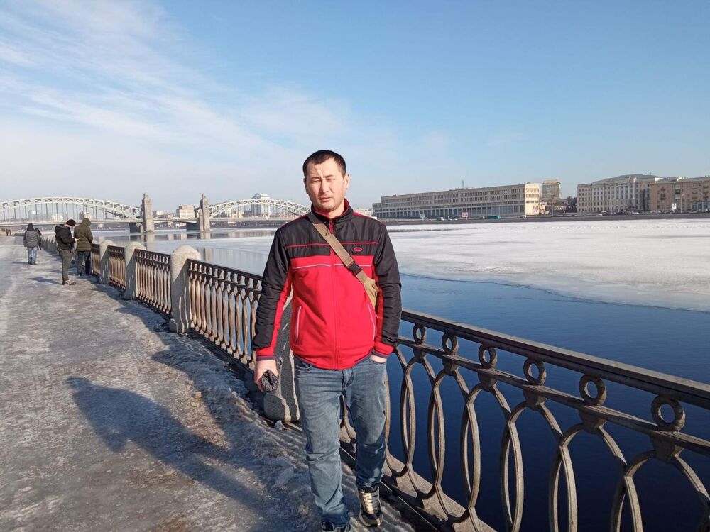  ,   Elbek, 37 ,   ,   , c , 