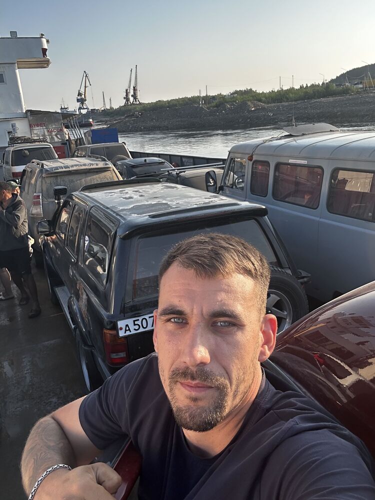  46813956  , 33 ,    