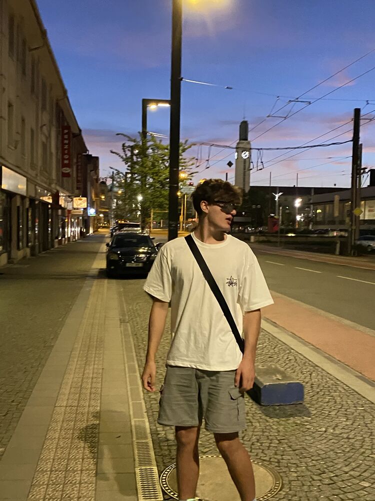  39265476  Valentyn, 22 ,    Praha