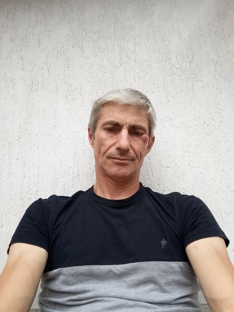  45659816  Liviu, 46 ,    