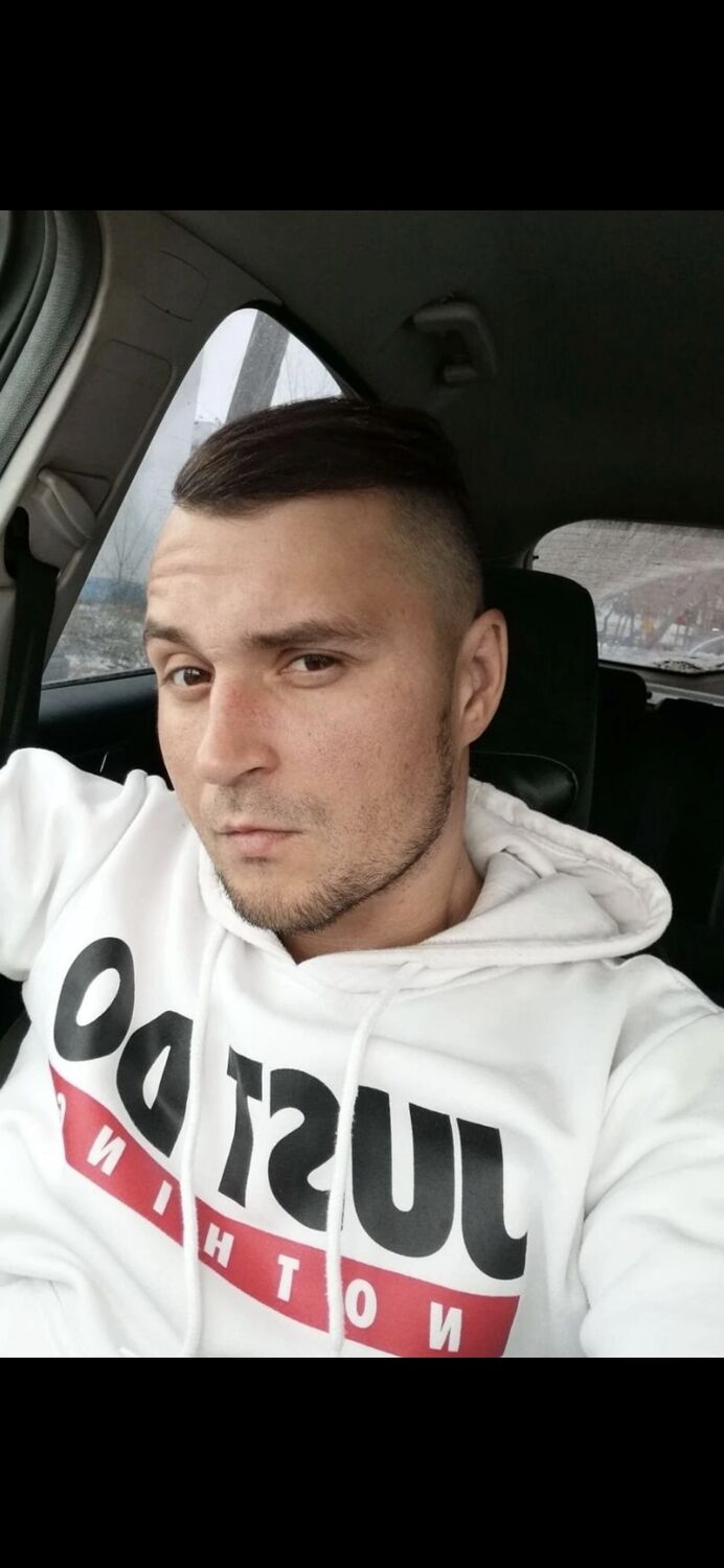  30521396  Denis, 37 ,    