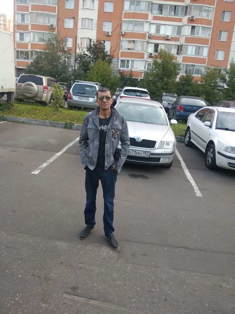  40364676  Grig, 46 ,    