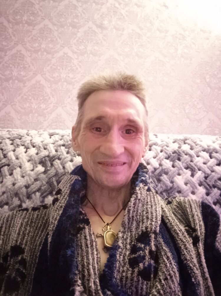  33270326  Viktor, 57 ,    