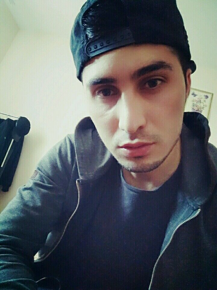  27599026  Karim, 30 ,    