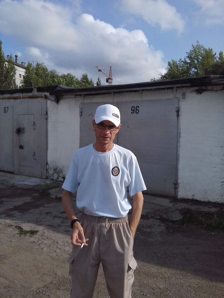  40489036  Oleg, 52 ,    