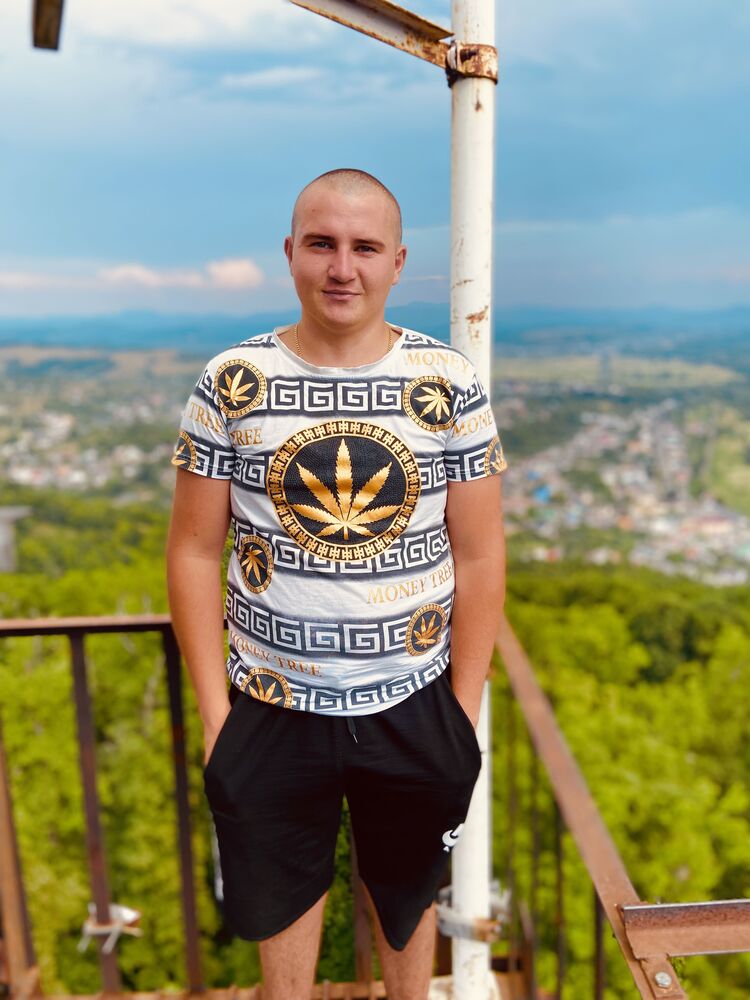  52570666  David, 18 ,    