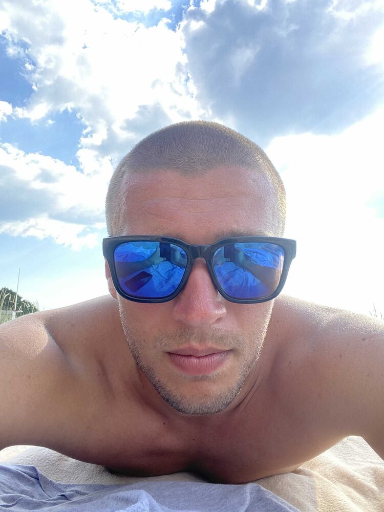  24380336  Eduard, 36 ,    