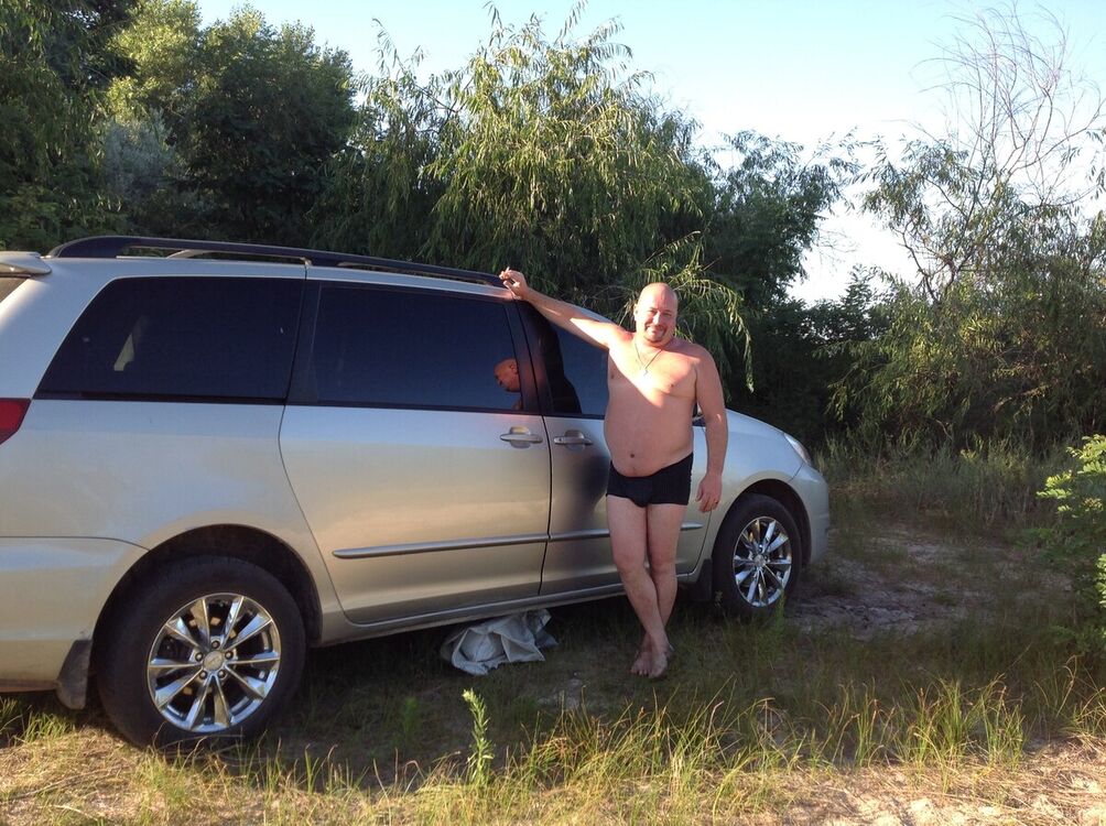  21888016  Viktor, 53 ,    