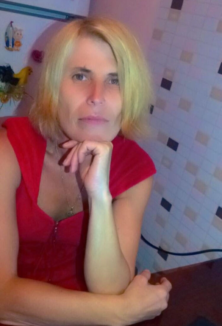  48124746  Larisa, 52 ,    
