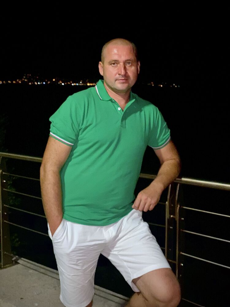  37714216  Niko, 40 ,    