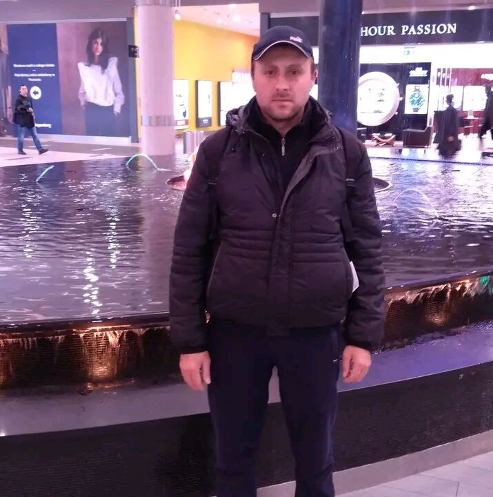  49810666  Ivan, 40 ,    