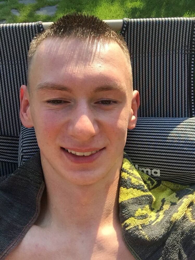  42928386  , 22 ,    