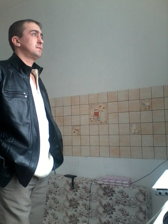  4392916  Danik, 45 ,    