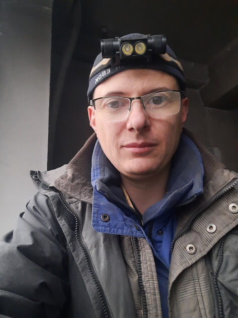  41365386  Andrej, 44 ,    