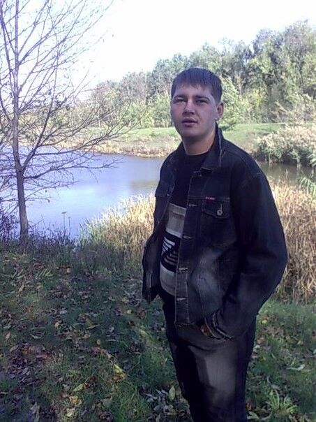  ,   Kent, 33 ,  