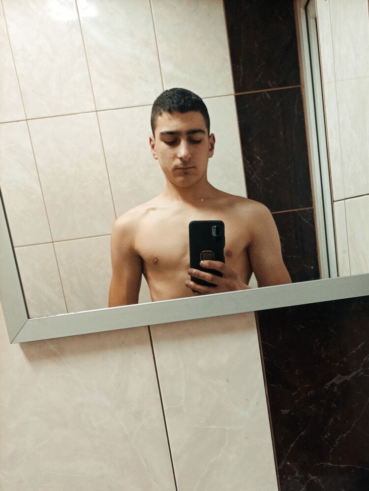  40760886  Miha, 21 ,    