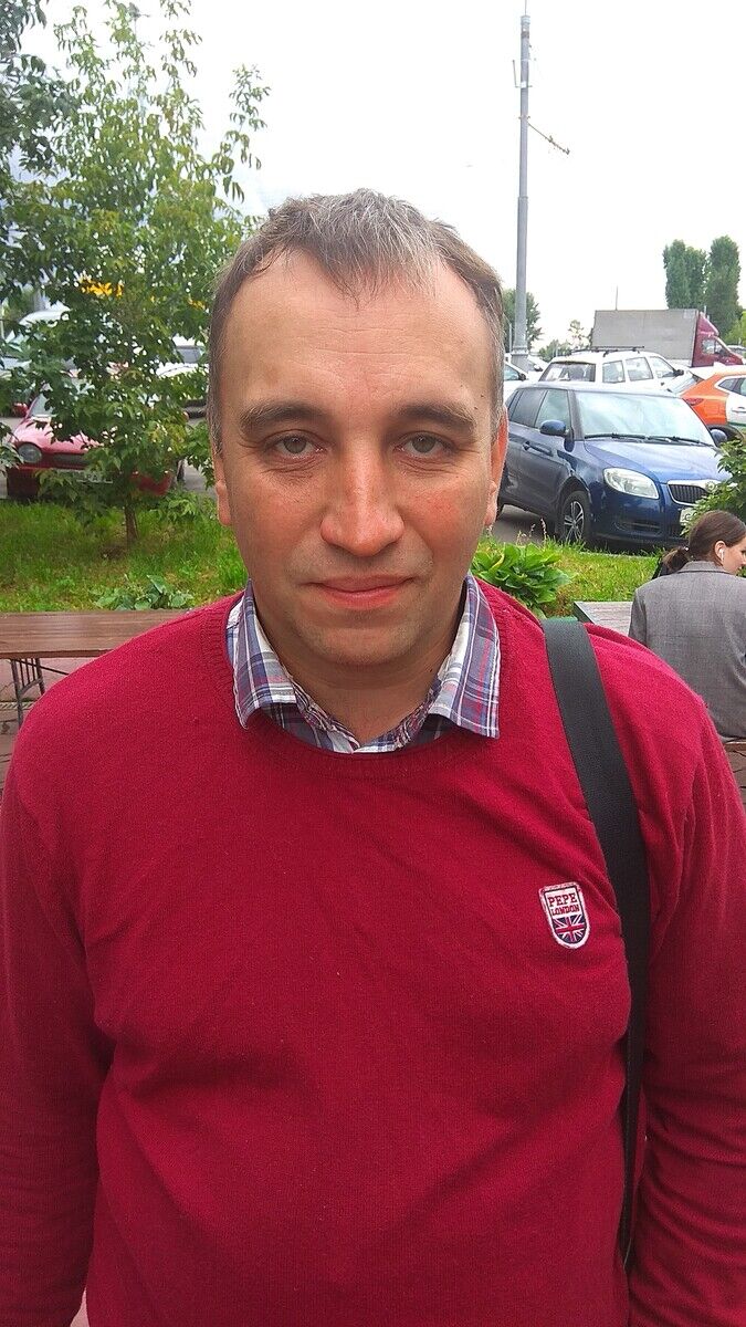 21048336  Alex actor, 42 ,    