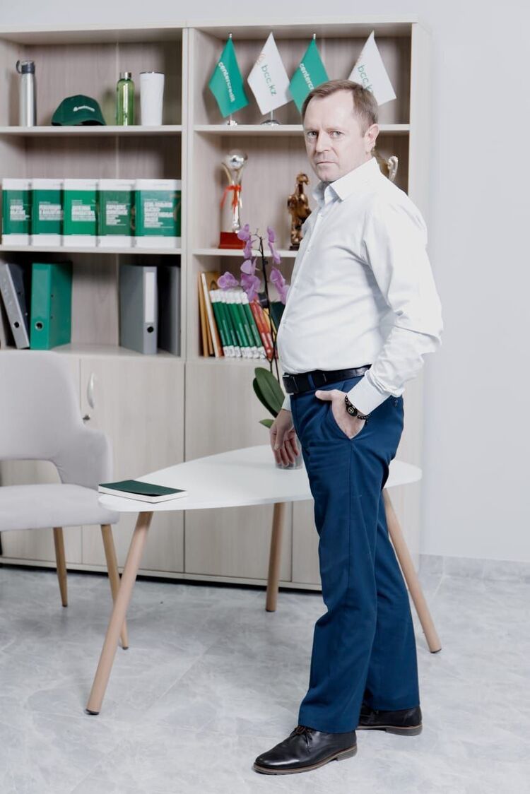  ,   Alex, 47 ,   ,   