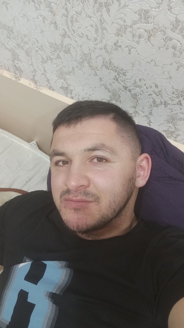  49394956  Bahodur, 28 ,    