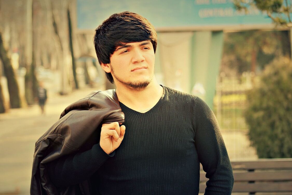 Муж на таджикском. Дагестанские прически мужские. Дагестанцы. Самый красивый парень в Таджикистане. Красавчик таджик.