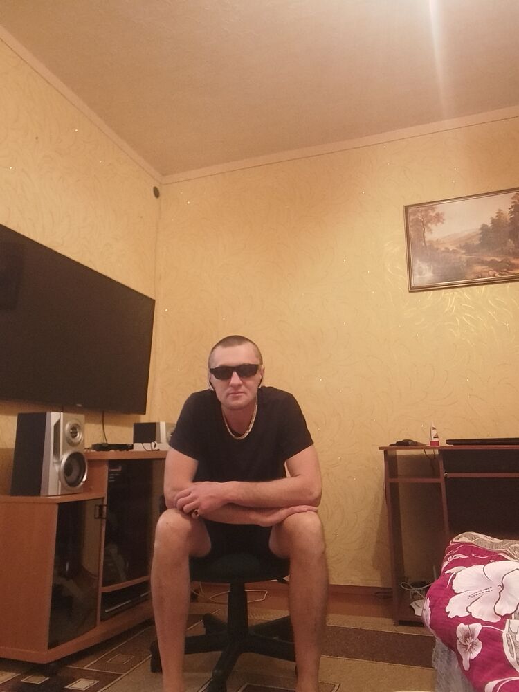  40178836  RUSLAN, 45 ,    