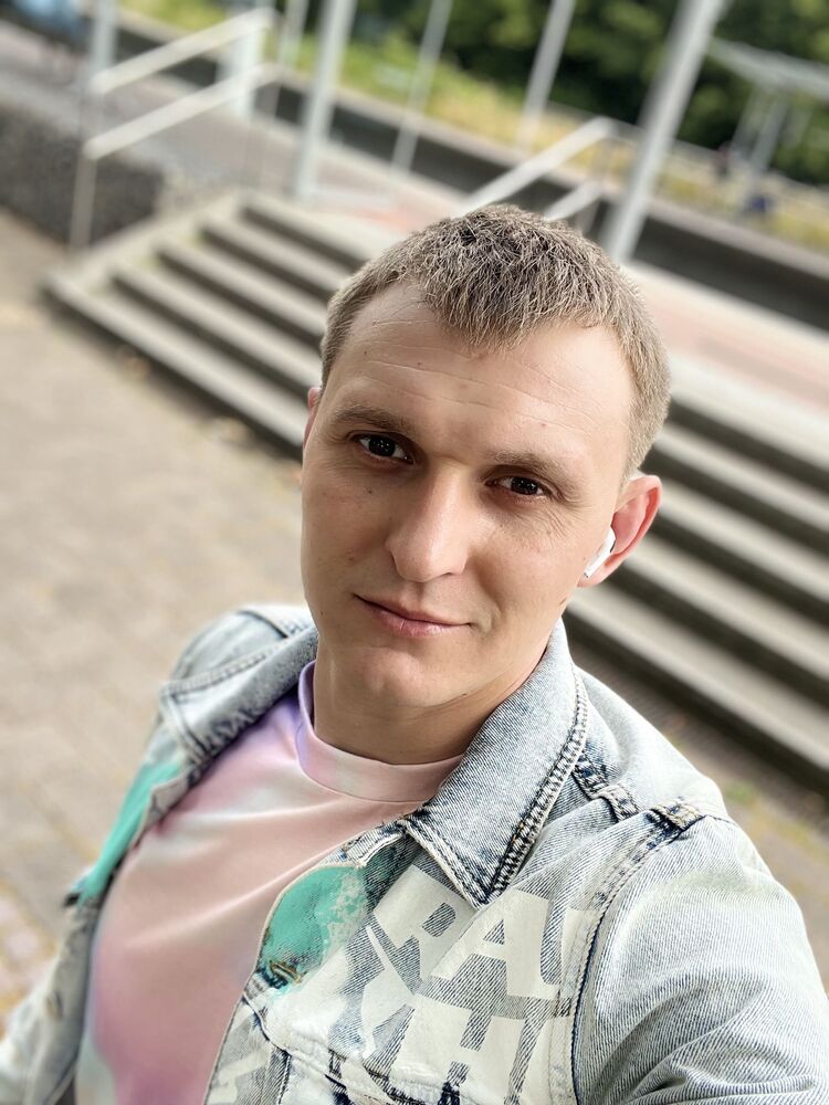  27241706  PAVEL, 33 ,    