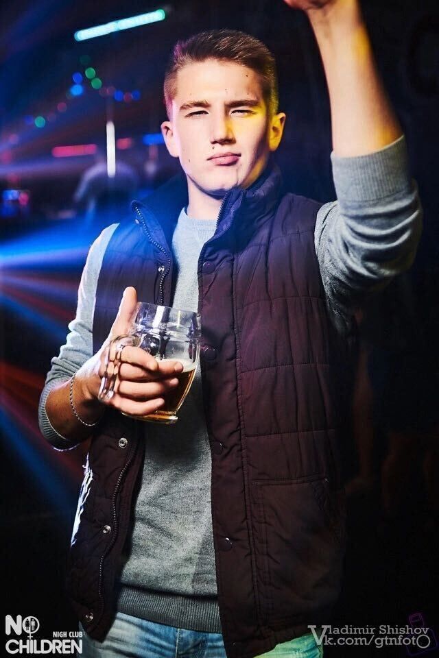  50564006  Maksim, 25 ,    