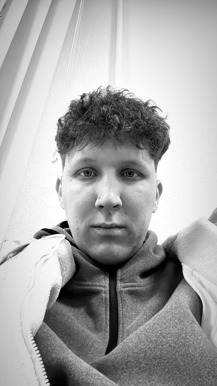  49751756  Sami, 28 ,    Giessen