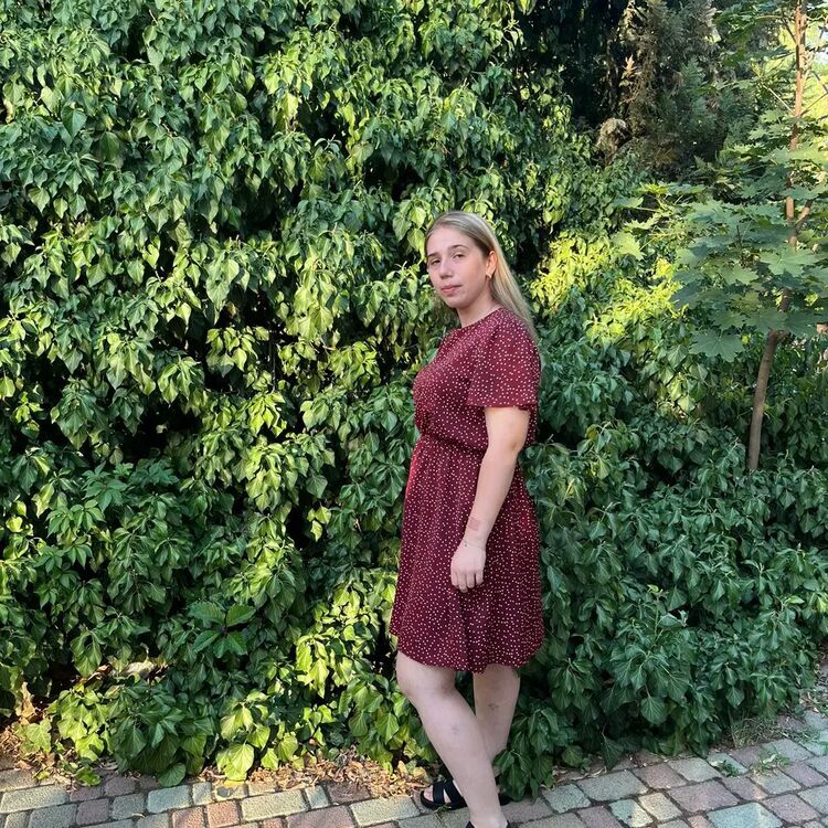  ,   Viktoria, 21 ,   ,   