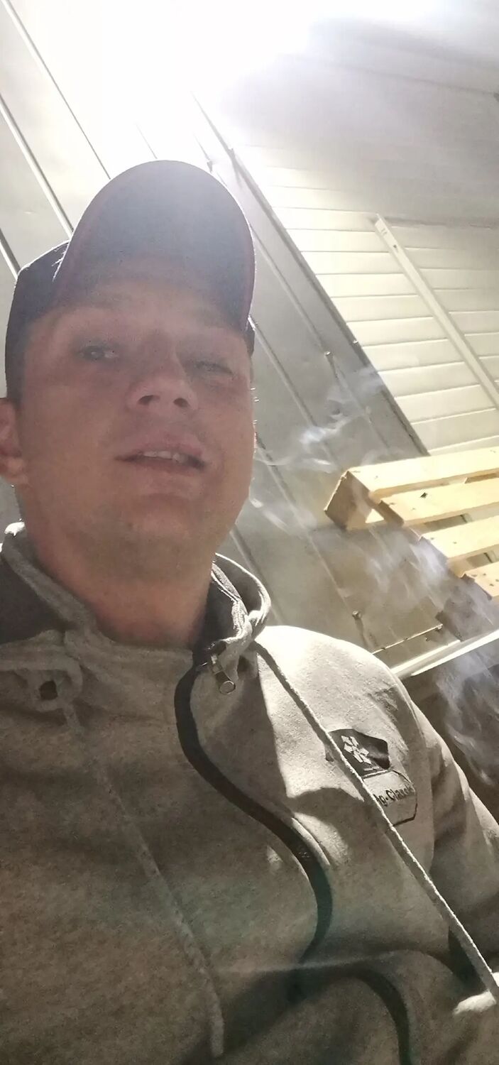  40816936  Mikhail, 36 ,    