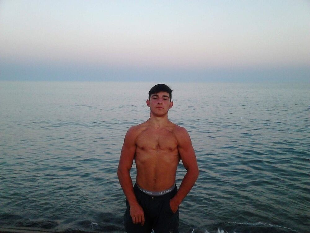  10597636  Dima, 26 ,    