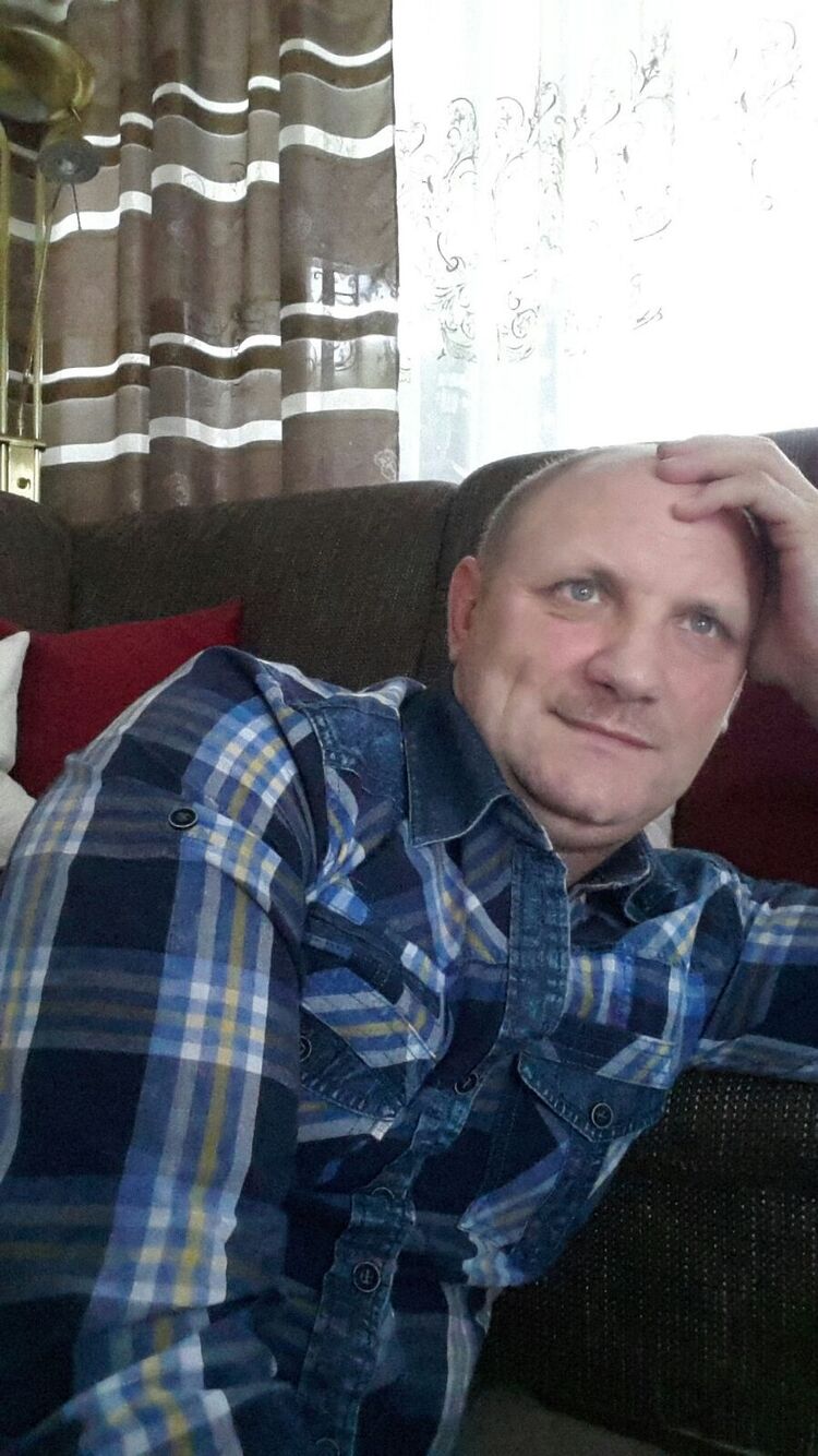  47161086  Andrej, 56 ,    