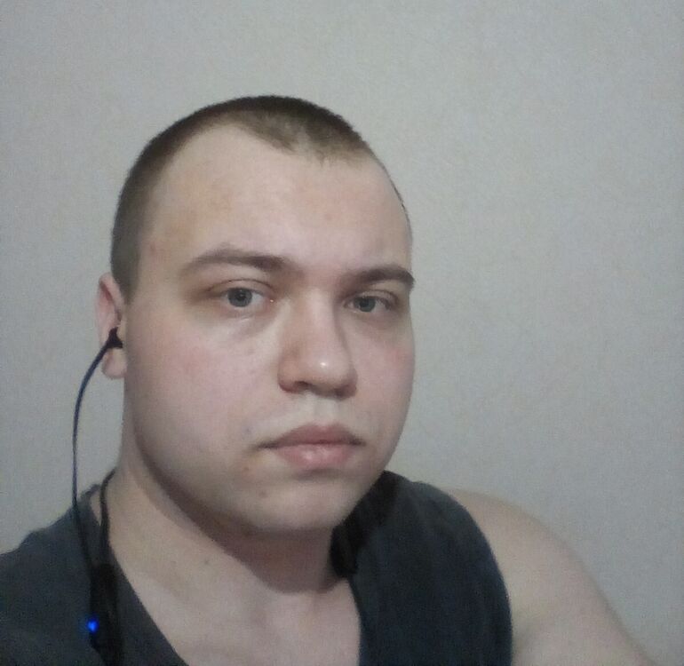  28526256  Roman, 24 ,    