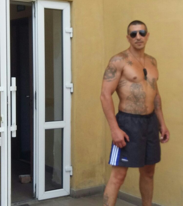  41374076  Roman, 41 ,    
