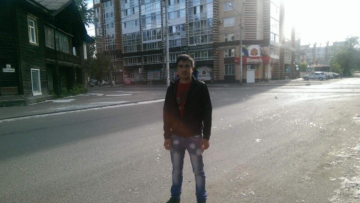  15825006  Izzat, 31 ,    