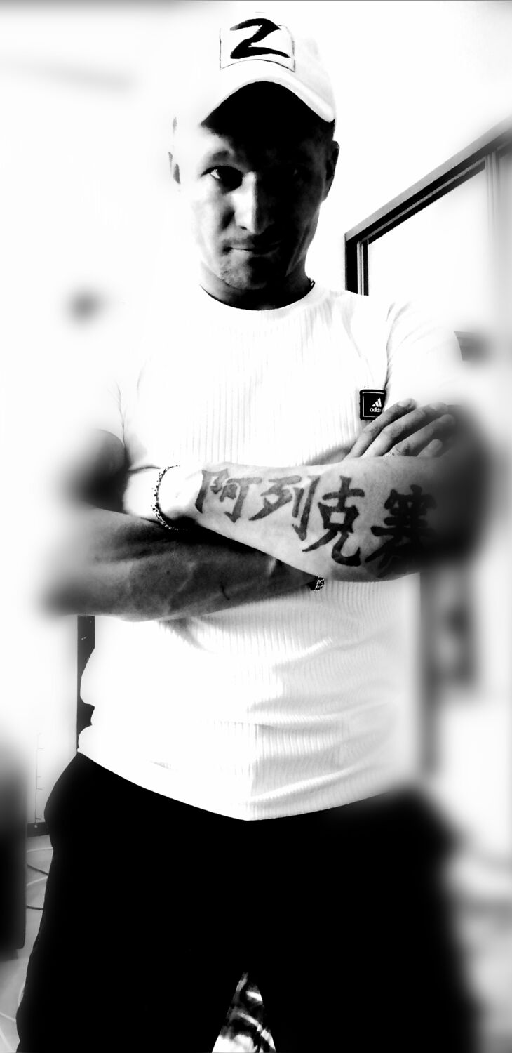  48772046  AleX, 37 ,    