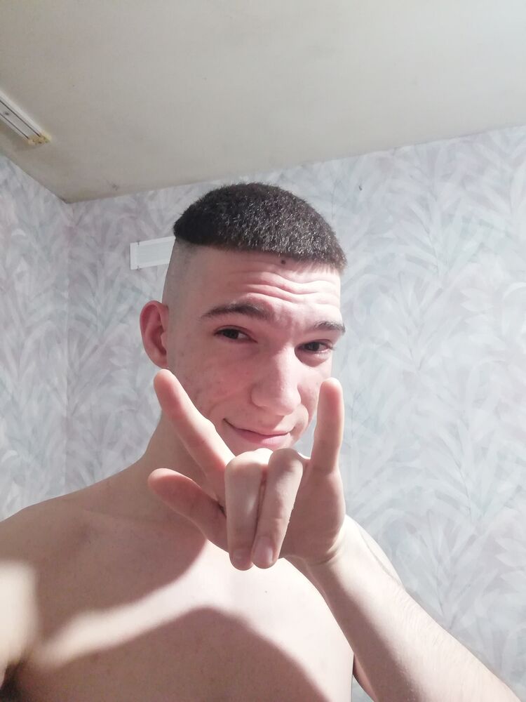 39424936  Denis, 22 ,    