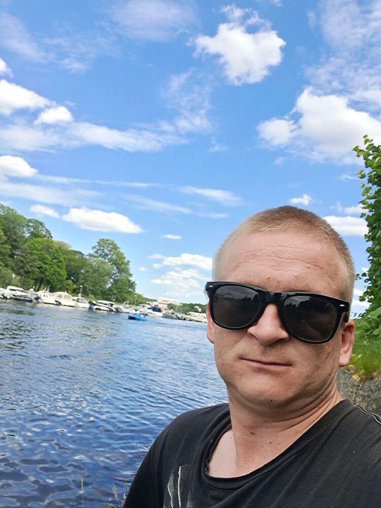  Akersberga,   Yurii, 28 ,   ,   