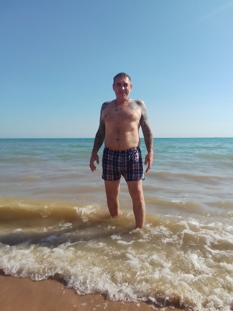  44274486  Aleksei, 46 ,    
