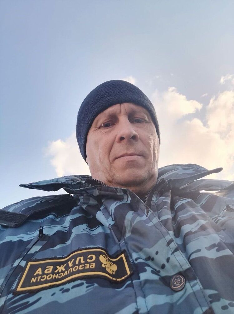  39465946  Igor, 59 ,    