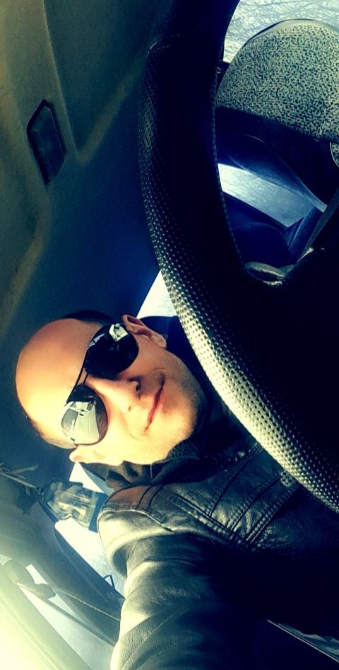  30498076  Igor, 37 ,    
