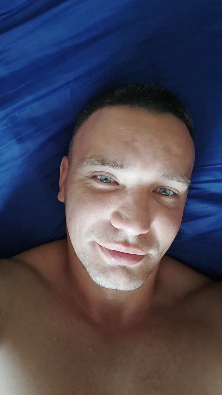  52515506  Anton, 33 ,    