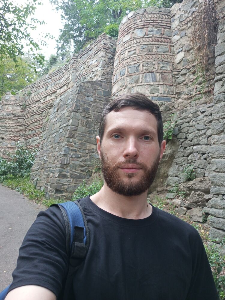  42494676  Aleksis, 37 ,    