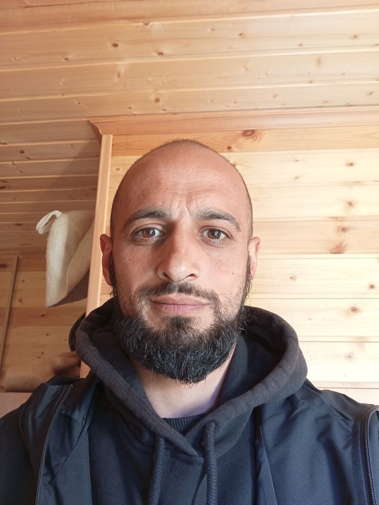  53386846  Sargis, 36 ,    